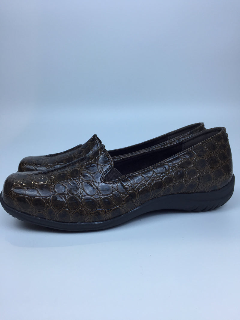 Easy Street Purpose Women's Slip on 8.5 Us Brown Crocodile Patent Pair of Shoes