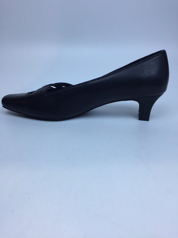 Easy Street Women Entice Dress Shoe Pump Black 9.5 Wide US Pair of Shoes