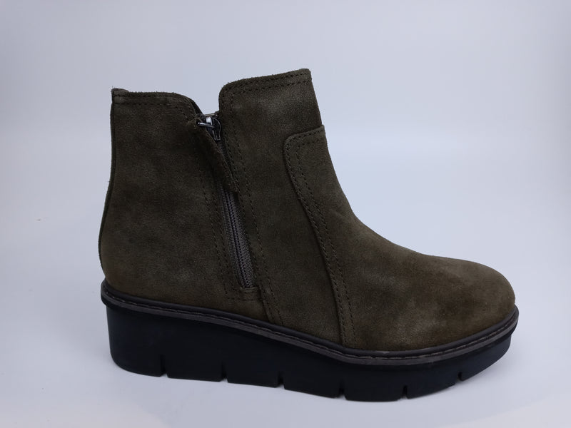 Clarks Women's Airabell Zip Ankle Boot Dark Olive Suede 7.5 Us Pair of Shoes