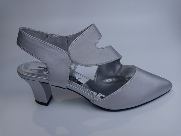 Easy Street Women's Venue Dress Shoe Pump Silver 8 Wide Pair Of Shoes