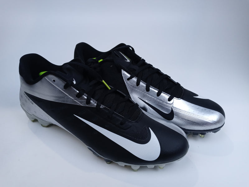 Nike Men Soccer Sport Cleats Size 13 Black White Pair of Shoes