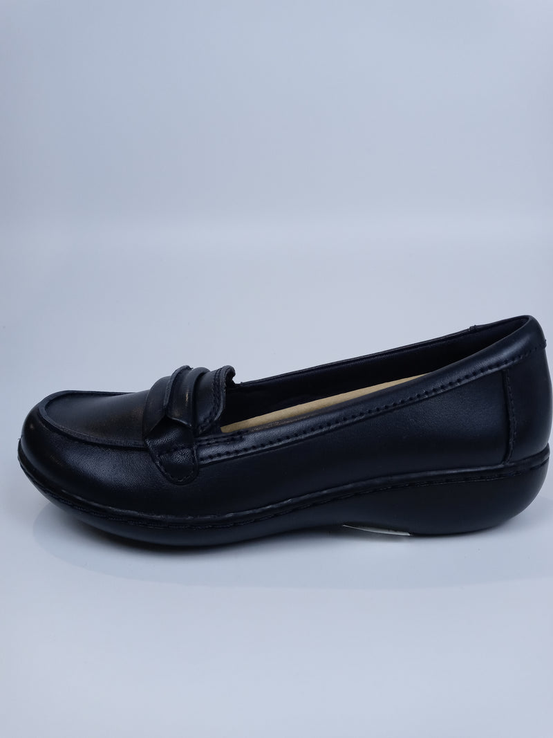 Clarks Women's Ashland Lily Loafer Navy Leather Size 5 Medium Pair of Shoes