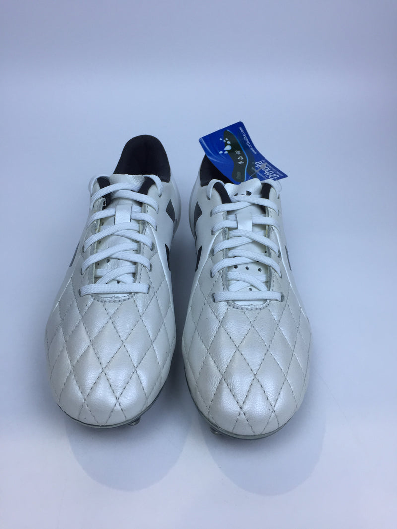 Under Armour Kids Team Sport Cleats White Size 7 Pair Of Shoes