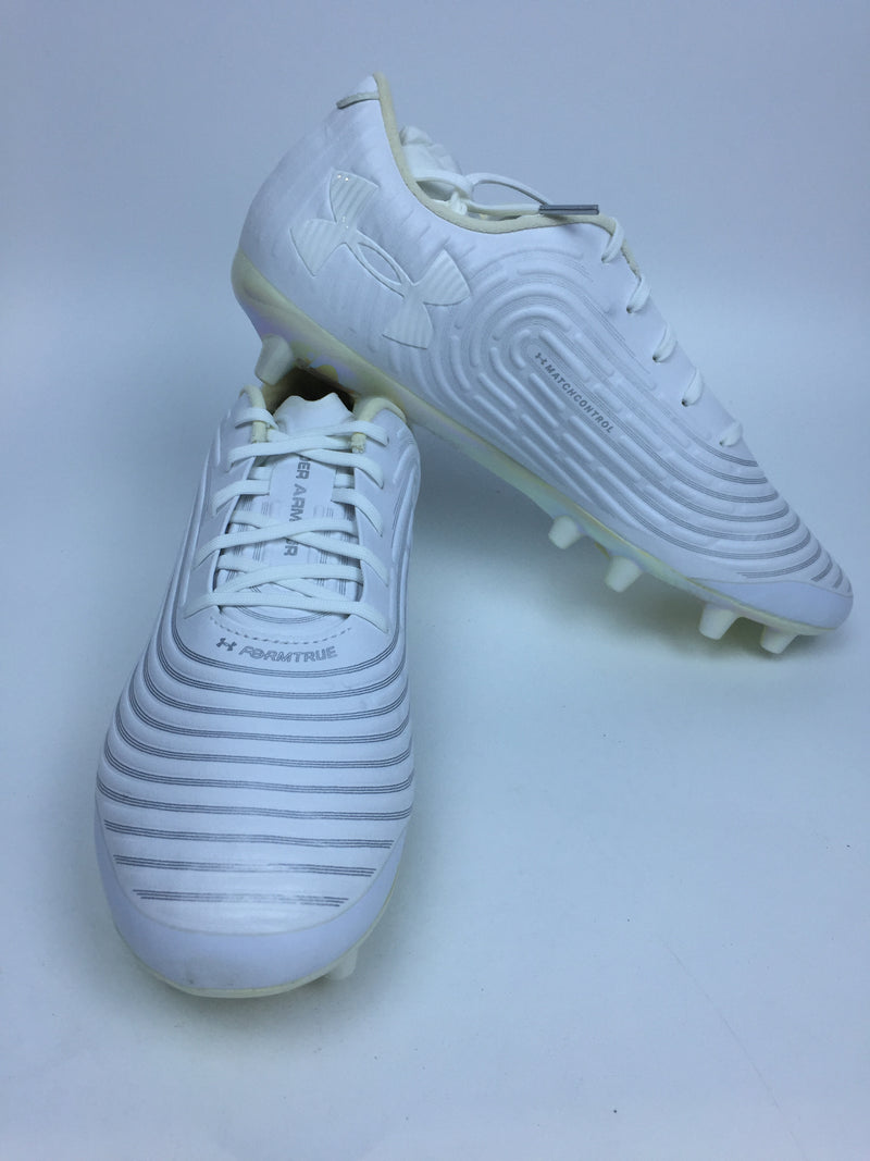 Under Armour Men Magnetico Control Sport Cleats White Size 5.5 Pair of Shoes