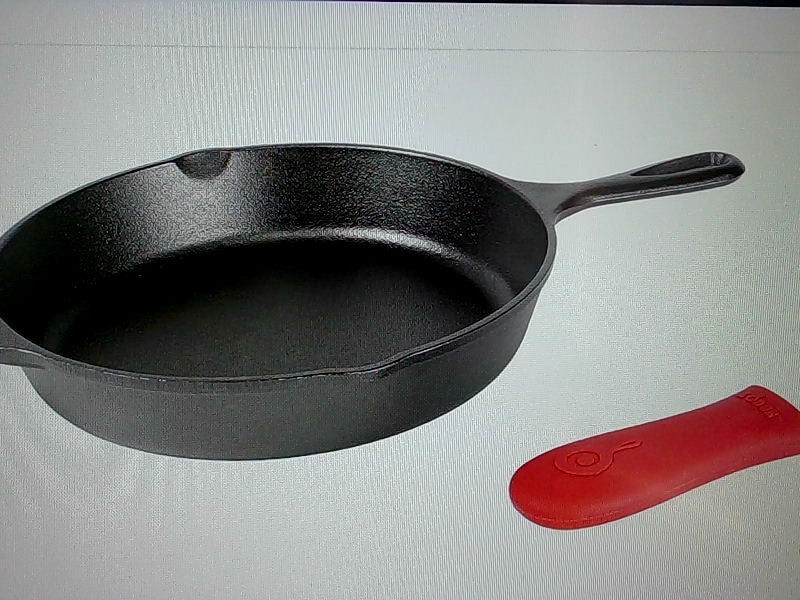 Lodge 10.25 Cast Iron Skillet with Handle Holder