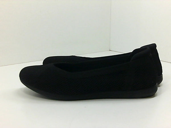 Clarks Womens Ballet Flat Closed Toe Flats Color Black Size 6.5 Pair of Shoes