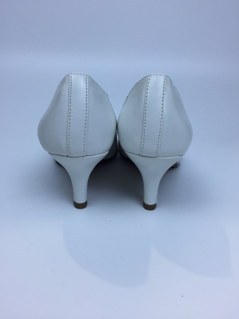 Easy Street Women's Chiffon Pump White 6 W Us Pair of Shoes