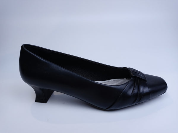 Easy Street Waive Dress Pumps Black Patent 7 W Pair of Shoes