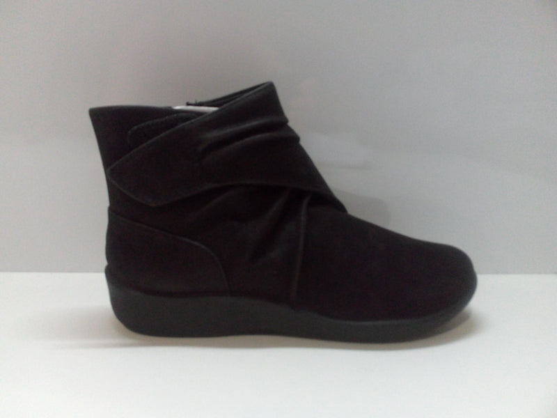 Clarks womens Sillian Tana Fashion Boot, Black Synthetic Nubuck, 5.5 US