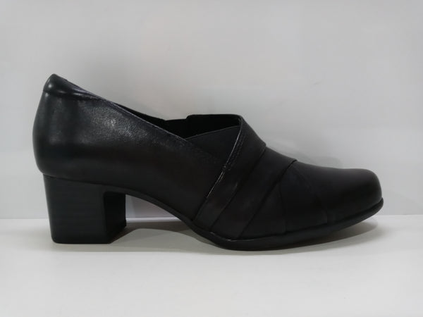 Clarks Women's Un Damson Adele Pump Black 7 N Pair of Shoes