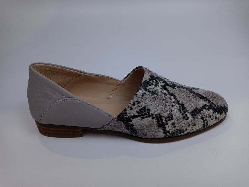 Clarks womens Pure Tone Loafer Flat Grey Snake Combi 7.5 US Pair Of Shoes