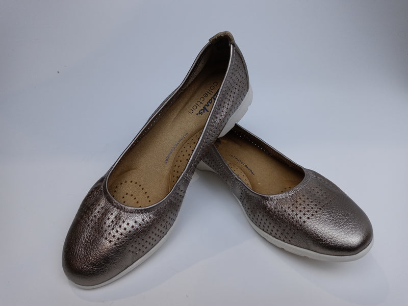 Clarks Women Jenette Ease Ballet Flat Metallic Leather 5.5 Medium Pair of Shoes