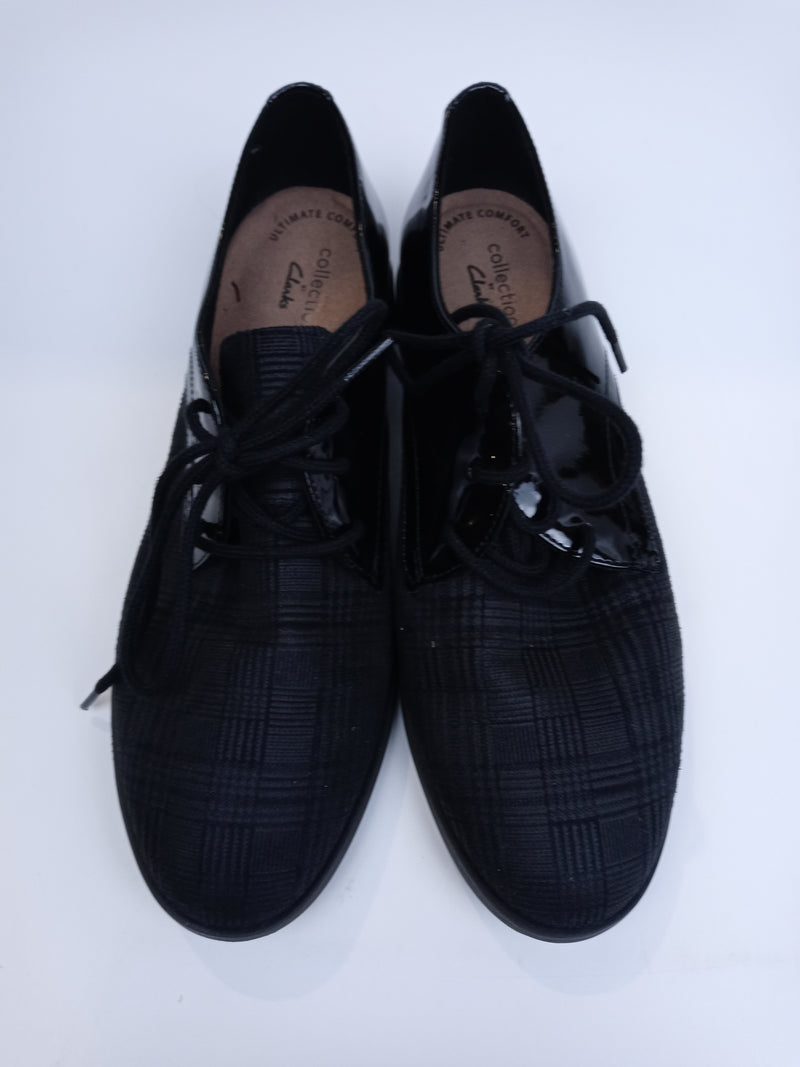Clarks Womens Trish Tye Oxford Black 6.5 Us Pair of Shoes