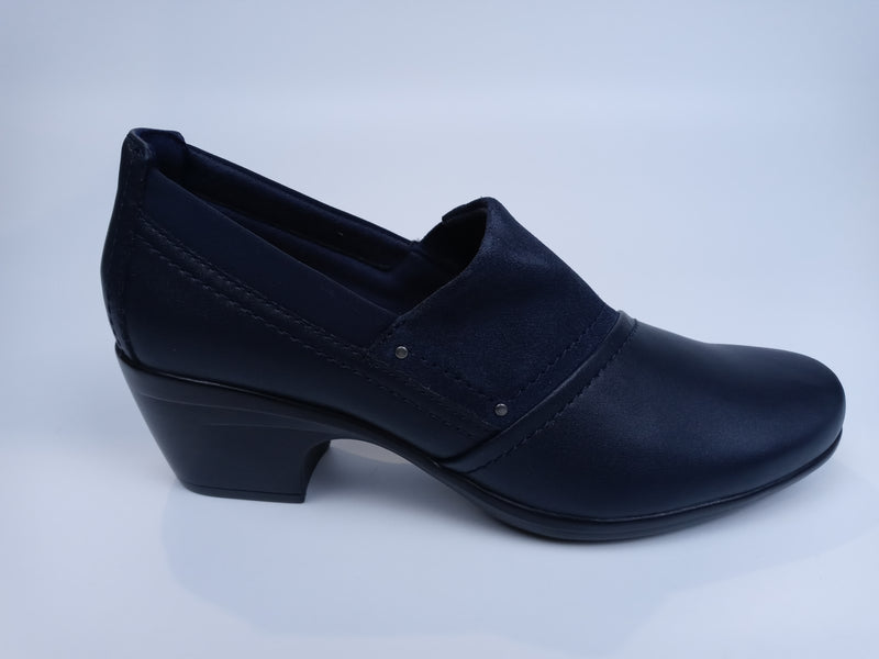 Clarks Women's Emily Step Loafer Navy Leather 9 Narrow Pair of Shoes