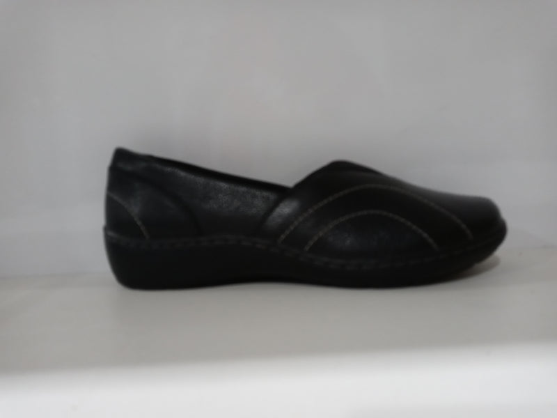 Clarks Women's Cora Meadow Loafer, Black Leather, 8 Wide