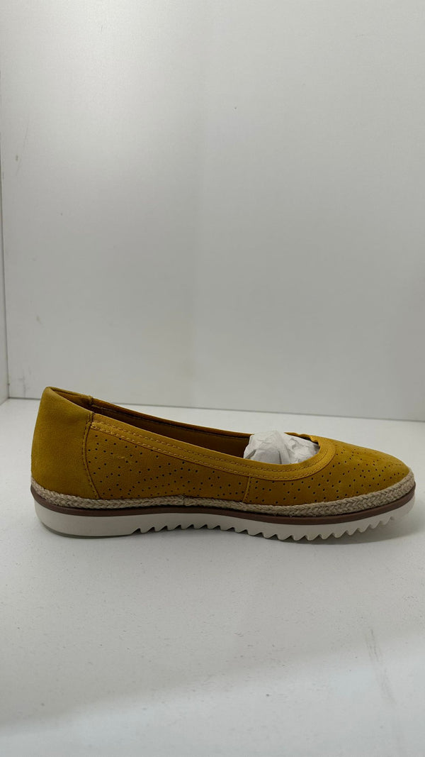Clarks Women Ballet Flat Yellow Suede 6.5 Pair of Shoes