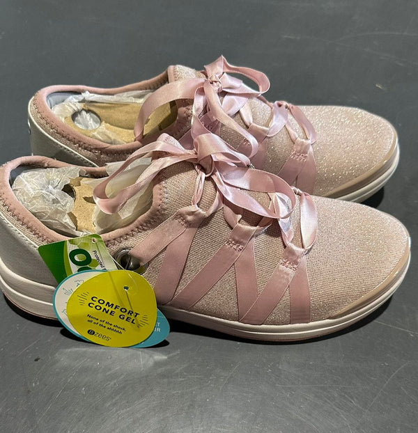 BZEES Women Color Pink Size 8.5 Pair of Shoes