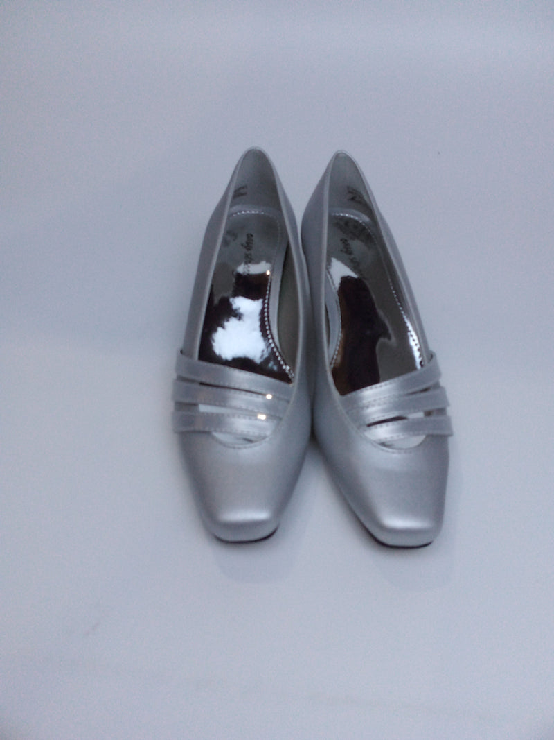 Easy Street Women's Entice Dress Shoe Pump Silver Satin Size 5 Pair Of Shoes