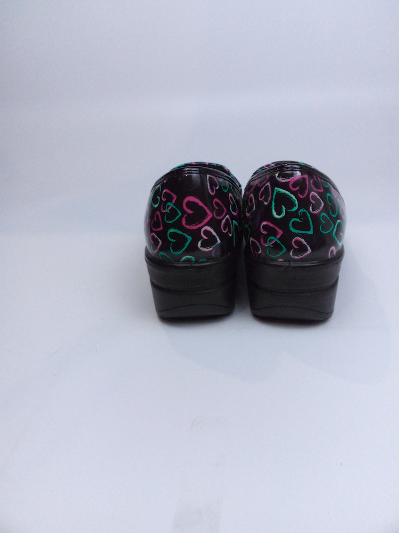 Easy Works by Easy Street Women's Laurie Clog Black Multi Hearts Size 6 W