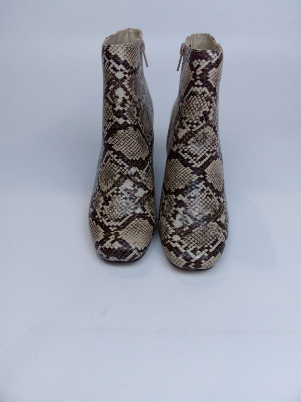Bella Vita Women's Ankle Boot Taupe Snake Size 6W Pair Of Shoes