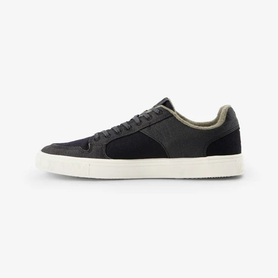 YY Nations Shoes Strato Wool Color Black / White Pair of Shoes