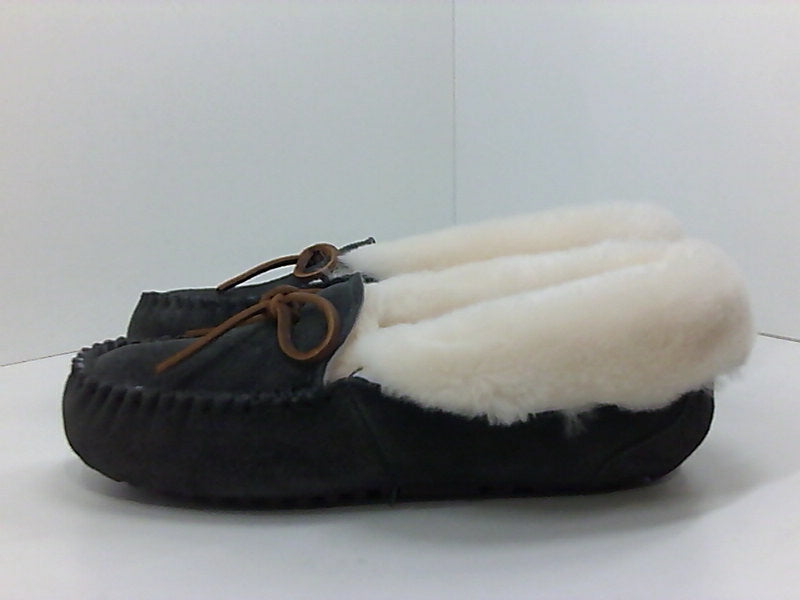 Fireside Womens Genuine Shearling Closed Toe Slip Slippers Size 6 Pair of Shoes