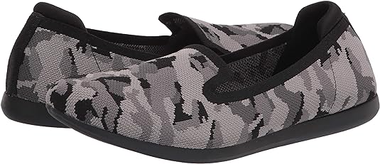 Clarks Women's Carly Dream Loafer Color Black Camo Knit Size 5 Pair Of Shoes