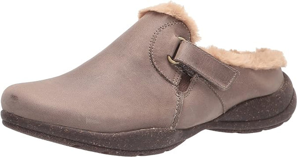 Clarks Women's Roseville Clog Dark Taupe Leather 7 Narrow Pair of Shoes