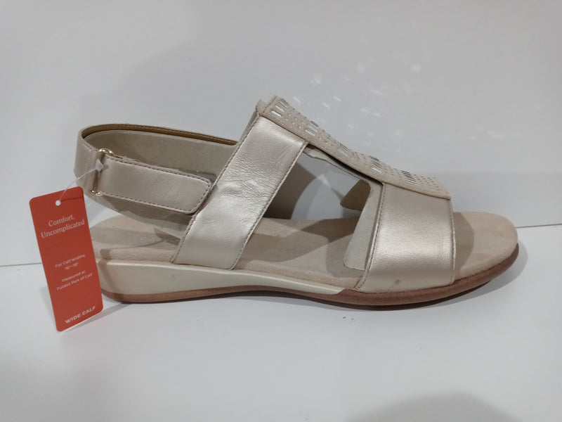 Easy Spirit Women's Hazel Wedge Sandal Gold Size 9.5 Wide Pair Of Shoes