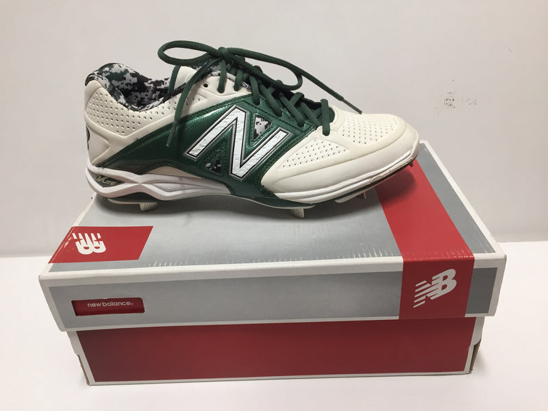 NEW BALANCE Men SIZE 9 WHITE/GREEN BASEBALL Pair of Shoes