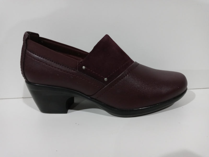 Clarks Women's Emily Step Loafer Burgundy Leather  Size 7 Wide Pair Of Shoes