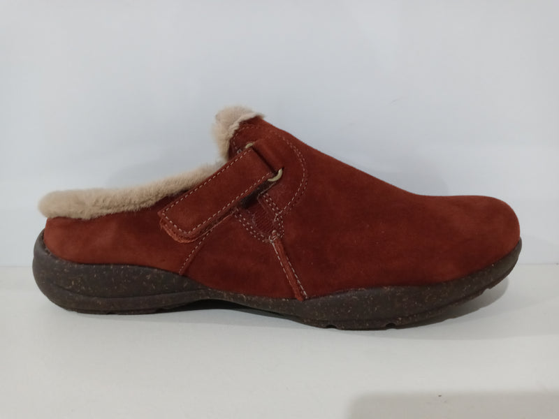 Clarks Women Size 8 Mahogany Roseville Clog Pair Of Shoes