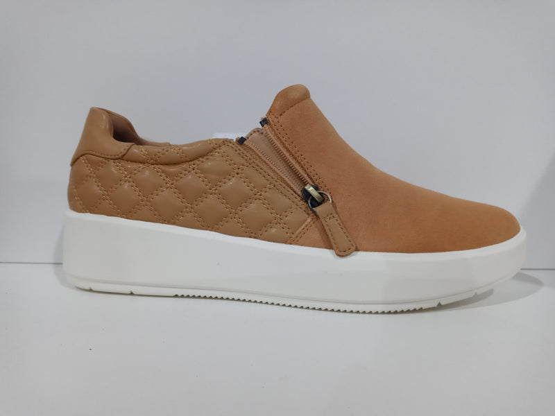 Clarks Women's Layton Step Sneaker Ligth Tan Combi Size 10.5 Pair Of Shoes
