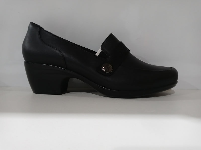 Clarks Women's Emily Andria Loafer Size 12 Black Pair Of Shoes