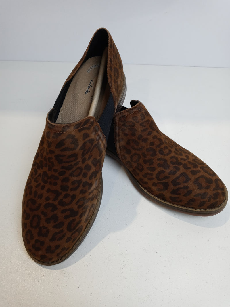 Clarks Womens Camzin Step Loafer Leopard Print Size 7 Wide Pair Of Shoes