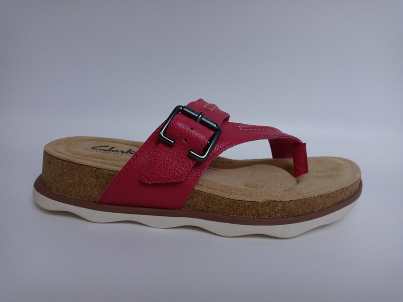 Clarks Brynn Madi Flat Sandal Fuchsia Leather Size 5.5 Medium Pair Of Shoes